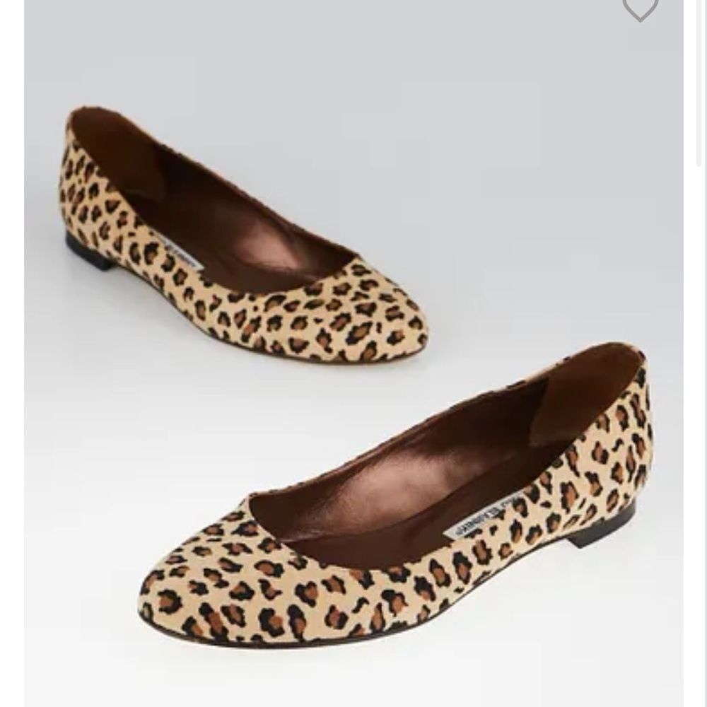 MANOLO BLAHNIK
Beige Cheetah Print Fabric Ballet Flats